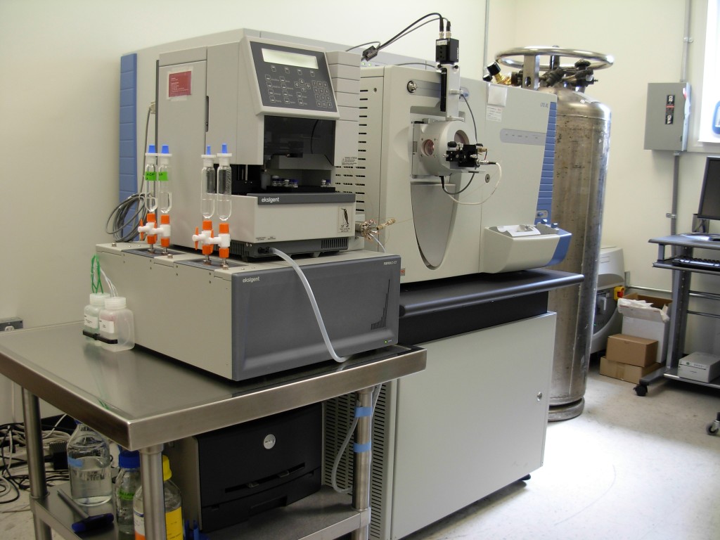 Orbitrap liquid chromatograph-mass spectrometer